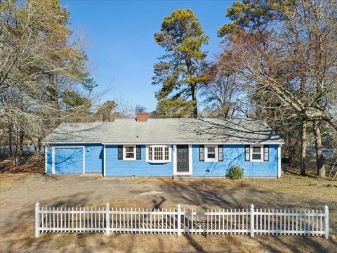 365 Phinneys Ln Barnstable MA 02632