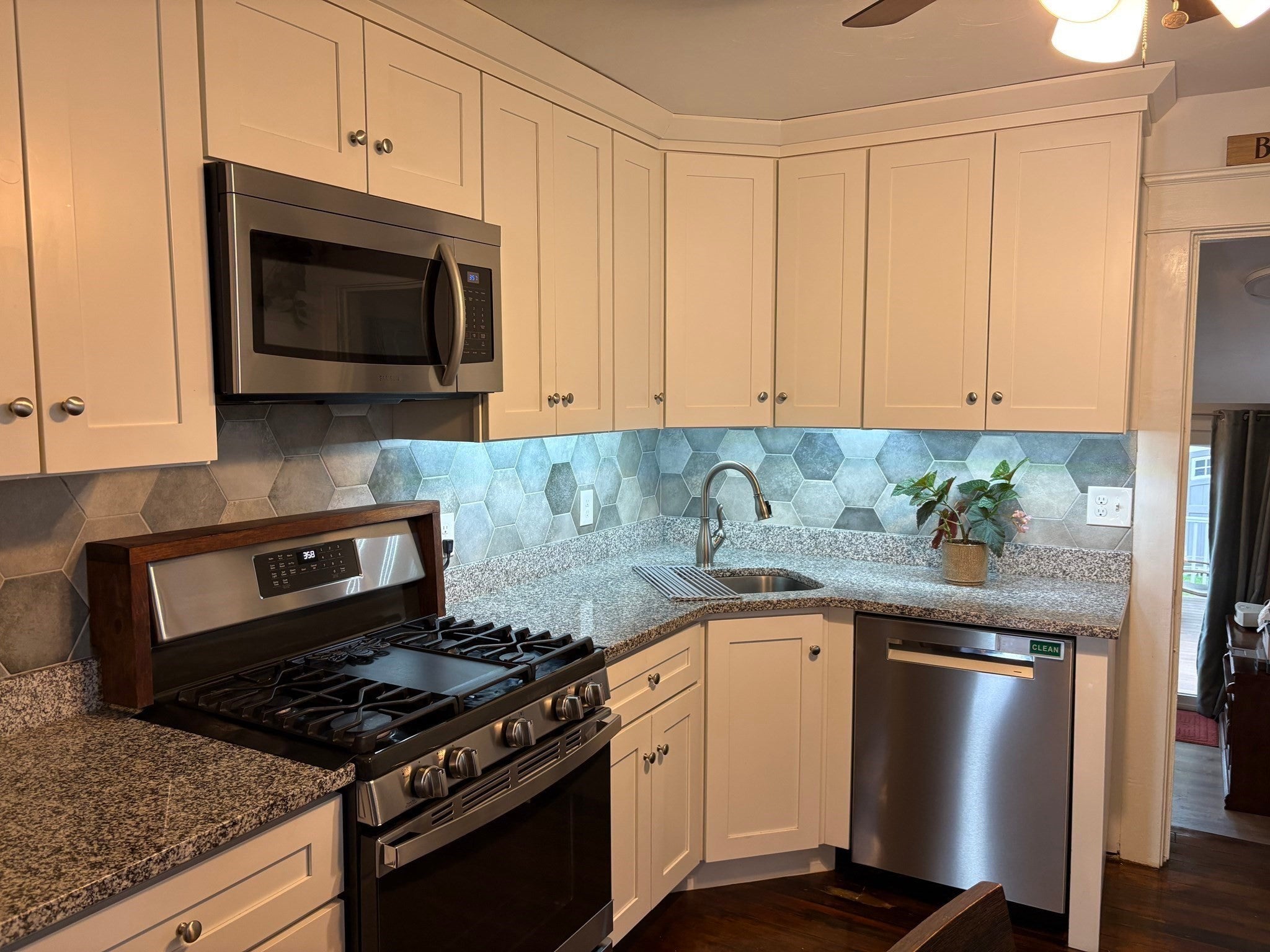 353 Massasoit AVE, East Providence, RI, 353 Massasoit AVE, East Providence, RI Photo #11