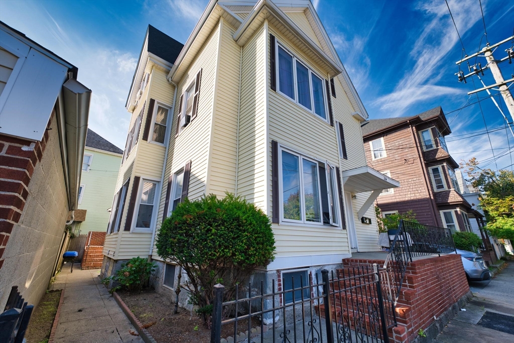 284 Sawyer St