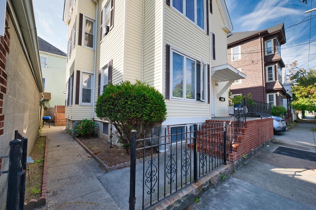 284 Sawyer St