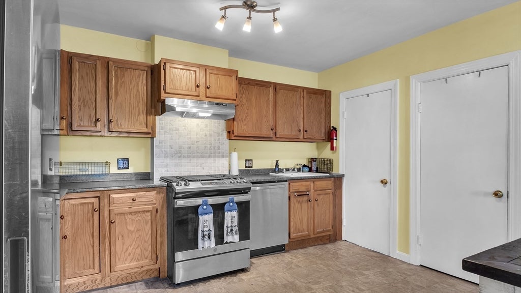 450 Main St #2, Haverhill, MA, 450 Main St #2, Haverhill, MA Photo #4