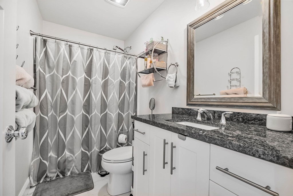 Dedham, Massachusetts 02026, United States, 3 Bedrooms Bedrooms, ,3 BathroomsBathrooms,Residential,Pending,82483