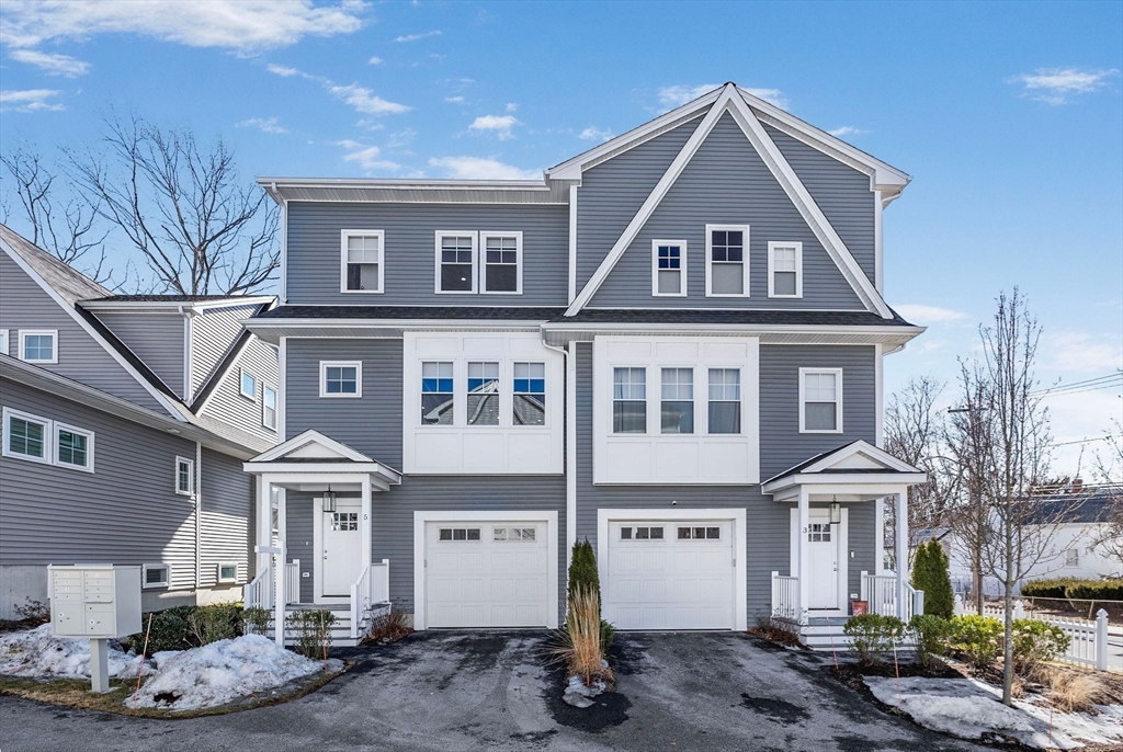 Dedham, Massachusetts 02026, United States, 3 Bedrooms Bedrooms, ,3 BathroomsBathrooms,Residential,Pending,82483