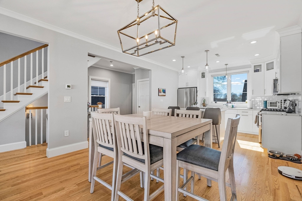 Dedham, Massachusetts 02026, United States, 3 Bedrooms Bedrooms, ,3 BathroomsBathrooms,Residential,Pending,82483