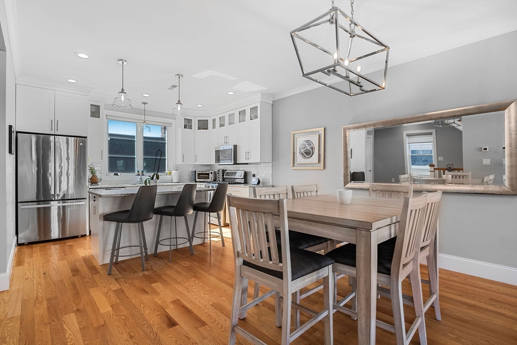 Dedham, Massachusetts 02026, United States, 3 Bedrooms Bedrooms, ,3 BathroomsBathrooms,Residential,Pending,82483