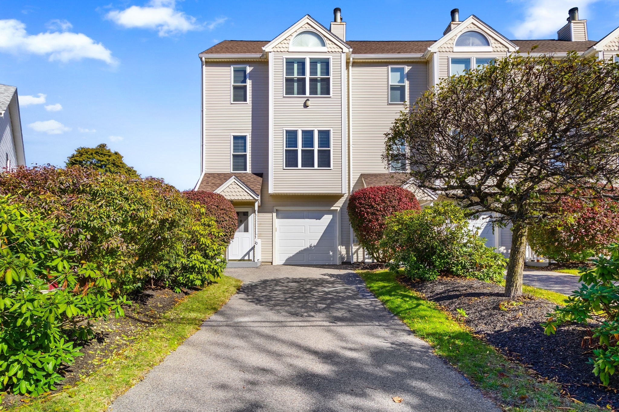 Photo of 10 Eugene St, Lowell, MA