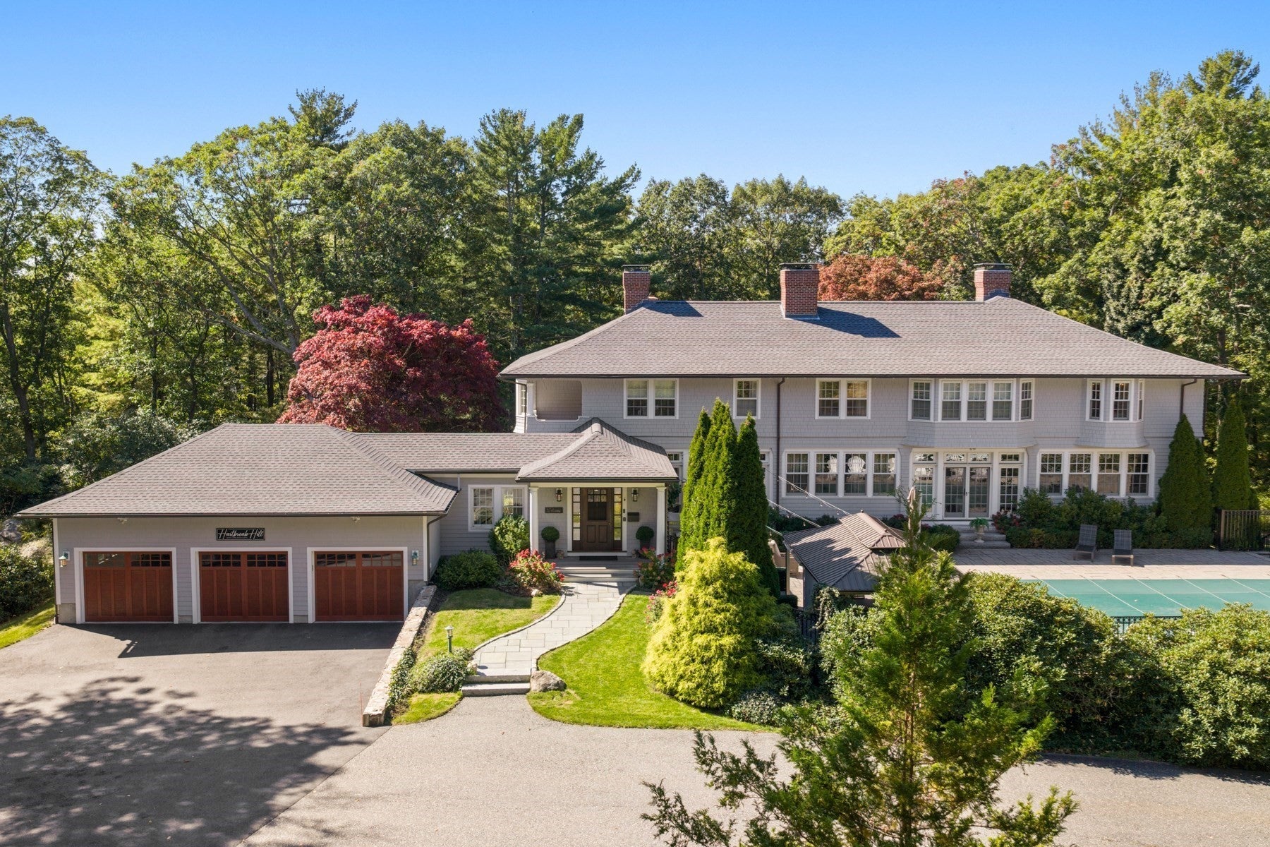 Photo: 11 Hart St, Beverly, MA