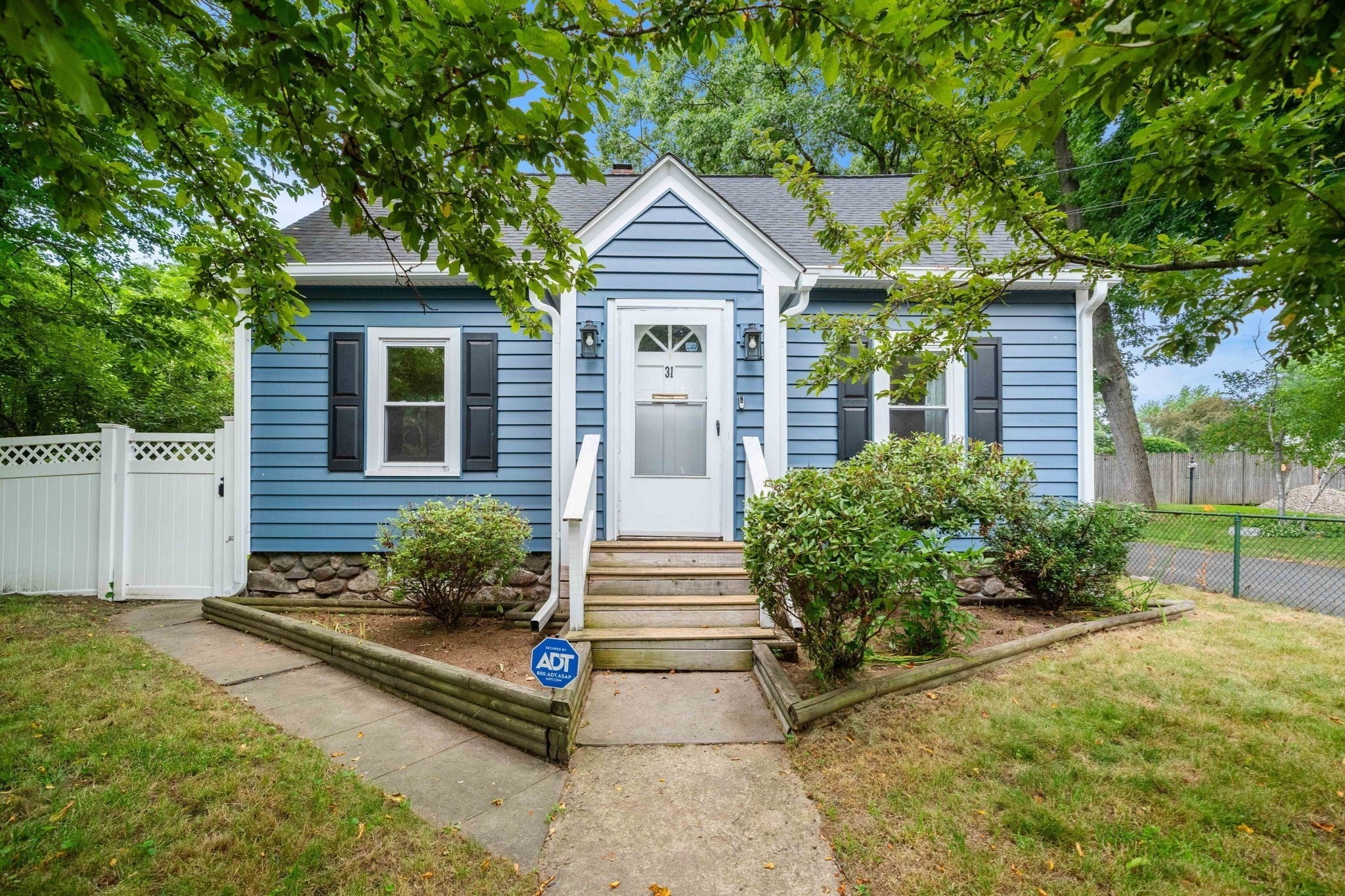 Photo of 31 Lincoln St, Methuen, MA