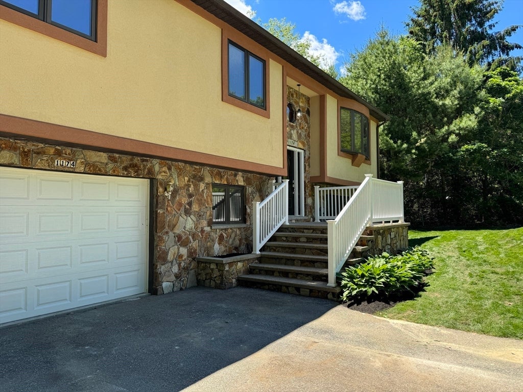 1174 Old Fall River Rd