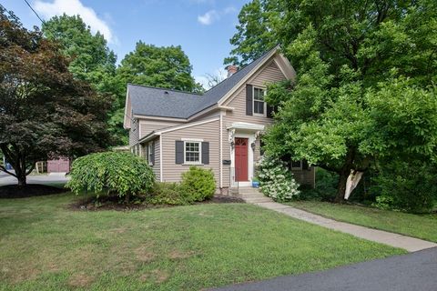 Photo of 21 Lincoln Street, Medway, MA 02053 (MLS # 73547117)