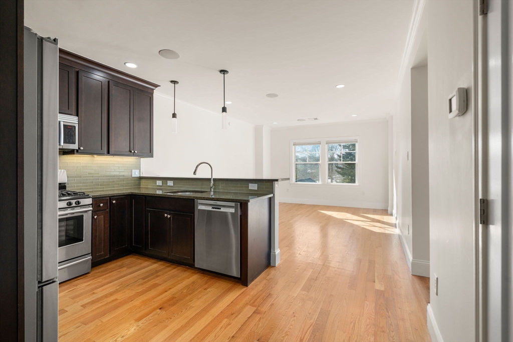 18 Robert St 14