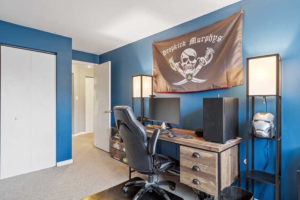 North Andover, Massachusetts 01845, United States, 2 Bedrooms Bedrooms, ,1 BathroomBathrooms,Residential,Pending,125344