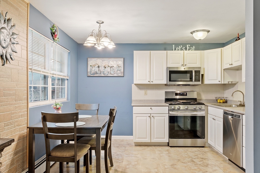 North Andover, Massachusetts 01845, United States, 2 Bedrooms Bedrooms, ,1 BathroomBathrooms,Residential,Pending,125344