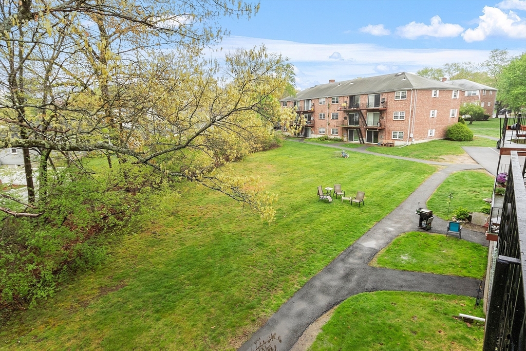 North Andover, Massachusetts 01845, United States, 2 Bedrooms Bedrooms, ,1 BathroomBathrooms,Residential,Pending,125344