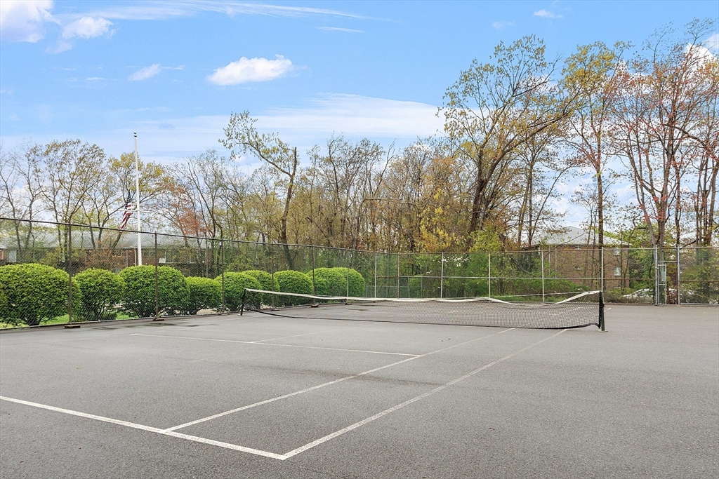 North Andover, Massachusetts 01845, United States, 2 Bedrooms Bedrooms, ,1 BathroomBathrooms,Residential,Pending,125344