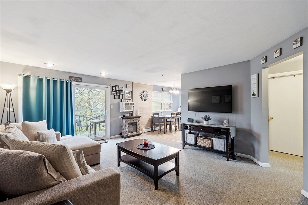 North Andover, Massachusetts 01845, United States, 2 Bedrooms Bedrooms, ,1 BathroomBathrooms,Residential,Pending,125344