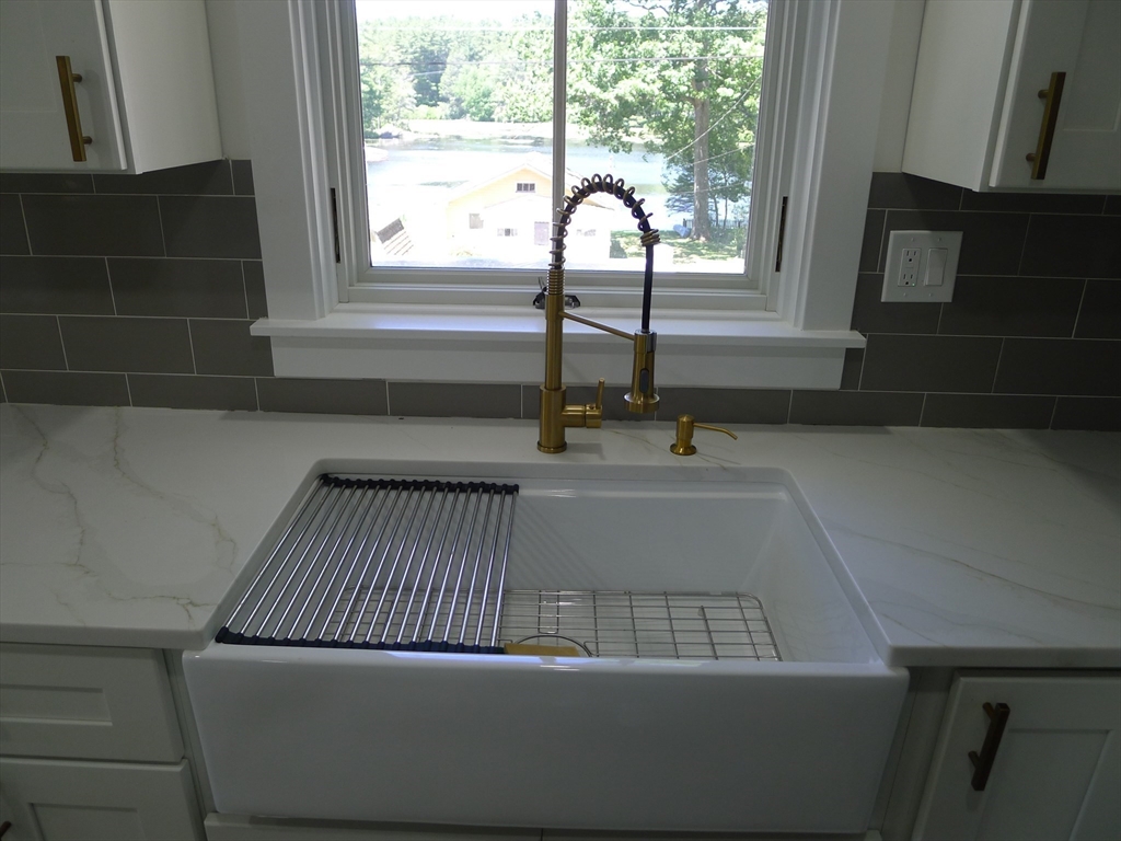 6 Cranberry Meadow Shore Rd
