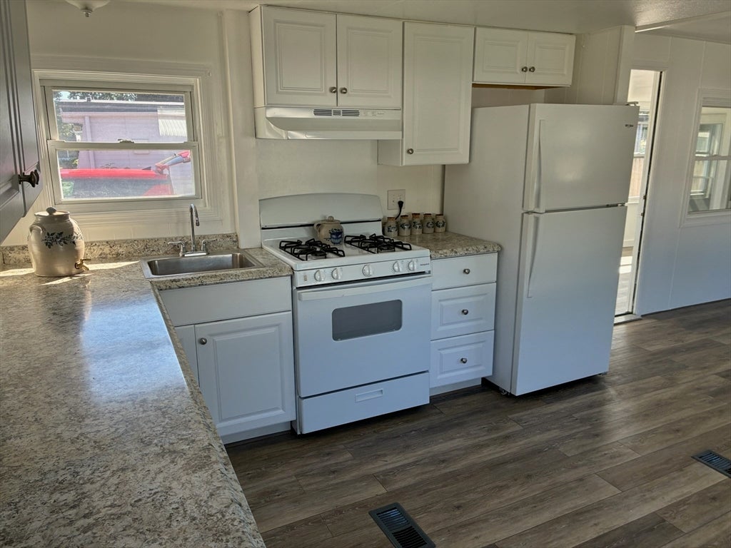 261 Newbury 114c