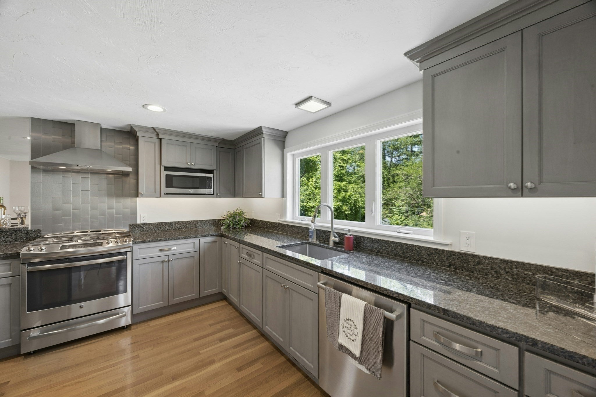 18 Proctor Rd, Chelmsford, MA Photo #4