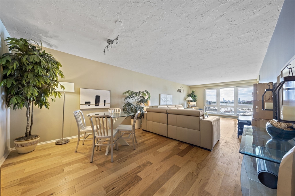 2001 Marina Drive 506W