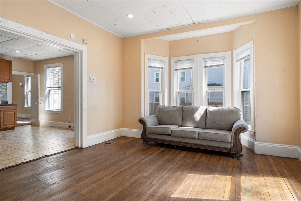 127 Main St