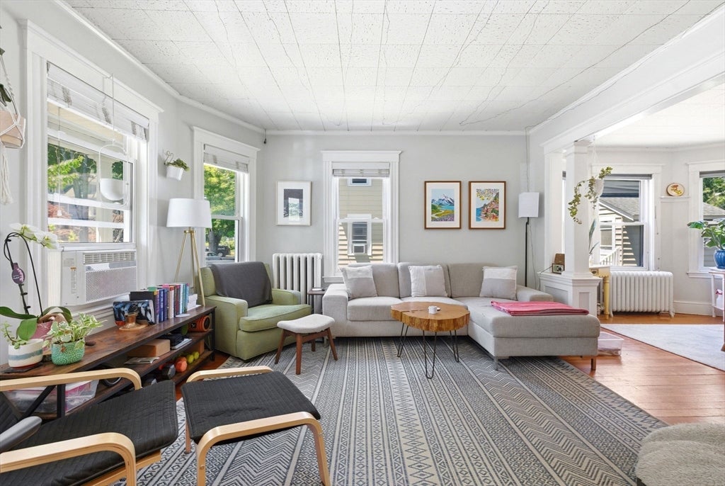 70 Wren St