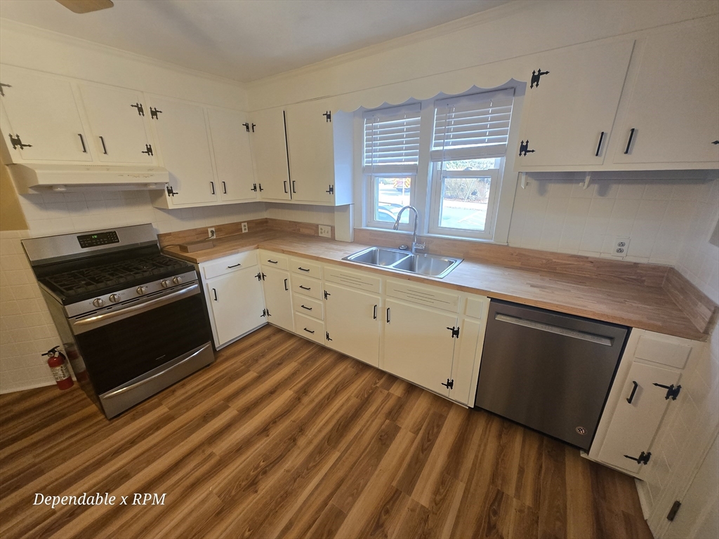 232 Nahantan St 1