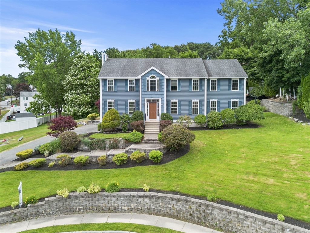 8 Woods Hill Cir