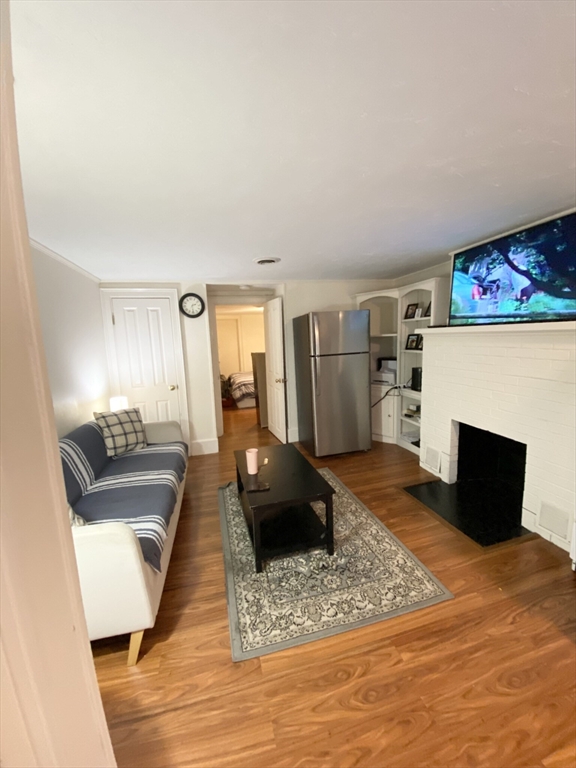 319 Dartmouth St B/5