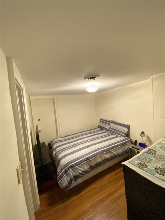 319 Dartmouth St B/5