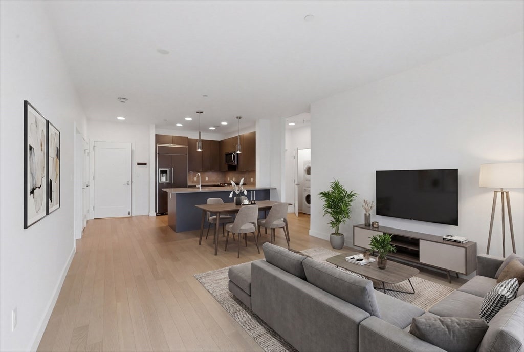 65 Lewis St PH12