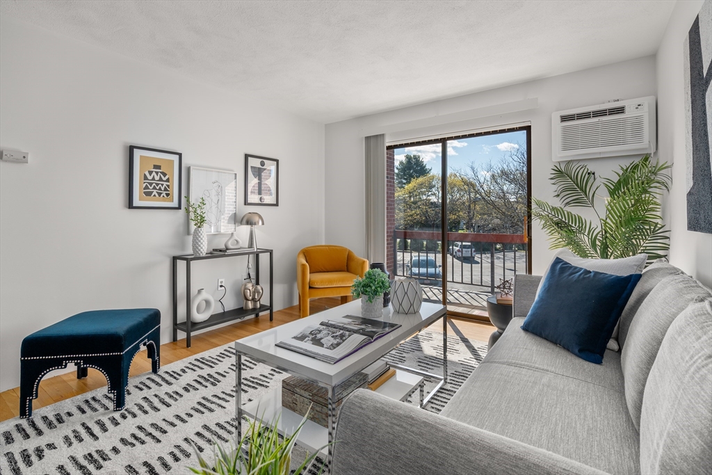 655 Saw Mill Brook Pkwy 9