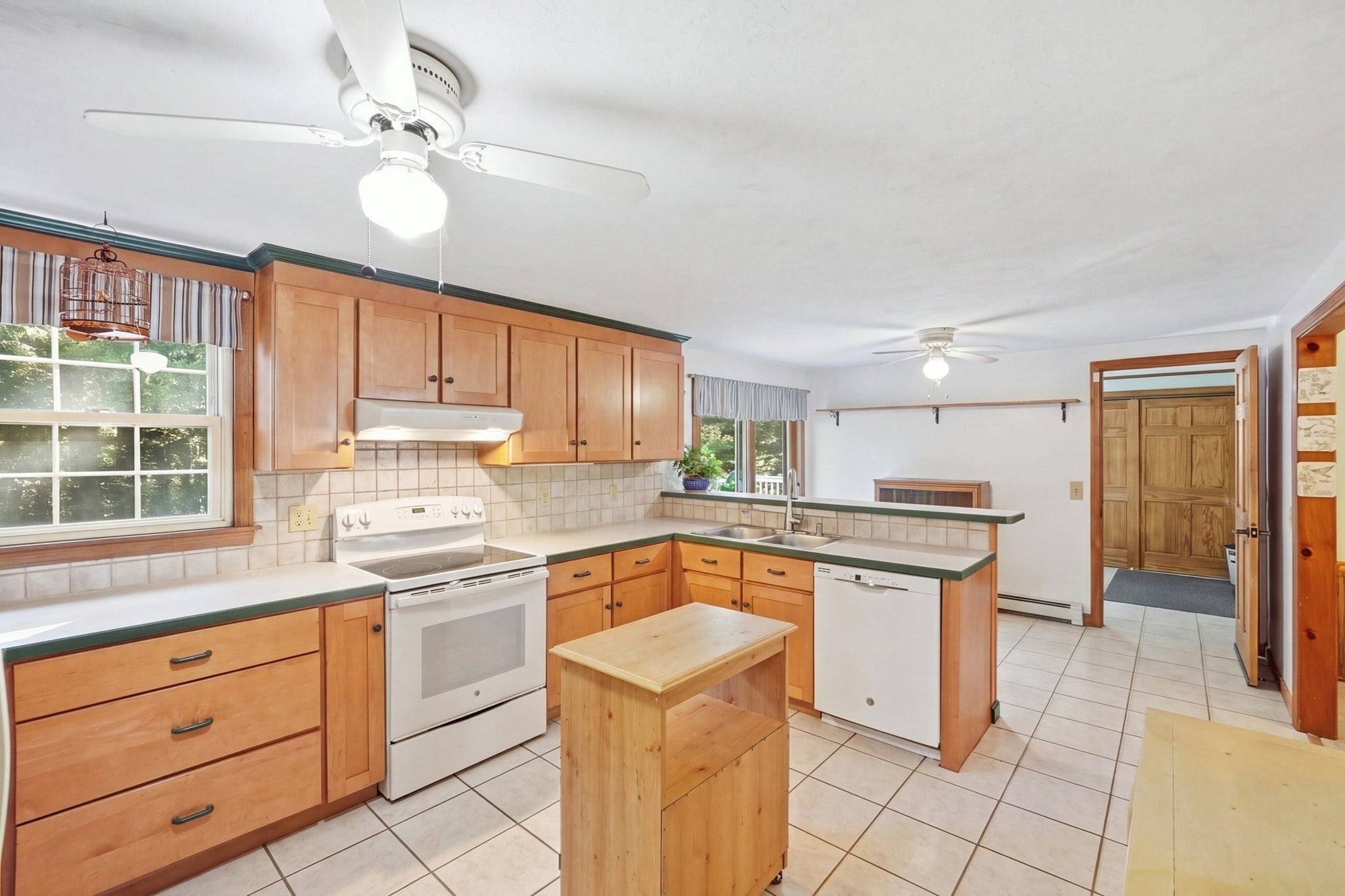 8 Glenmere Rd, Charlton, MA, 8 Glenmere Rd, Charlton, MA Photo #3