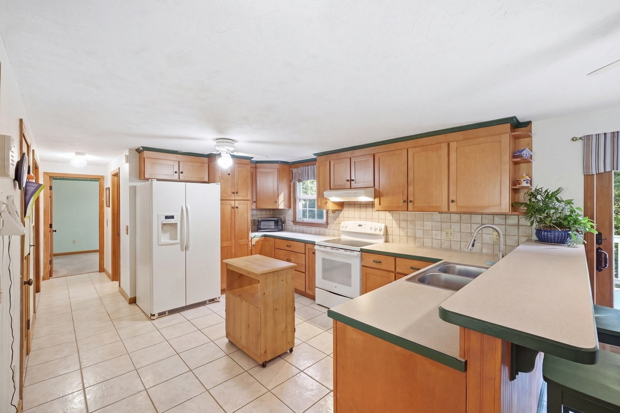8 Glenmere Rd, Charlton, MA, 8 Glenmere Rd, Charlton, MA Photo #4