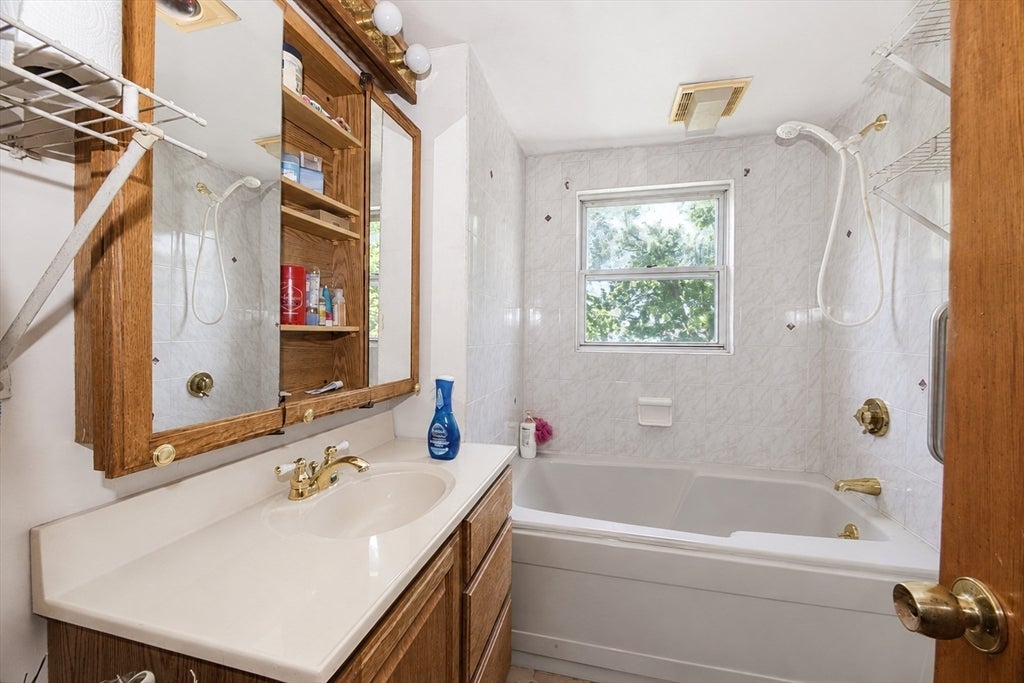 23 Badger Rd, Boston, MA Photo #7