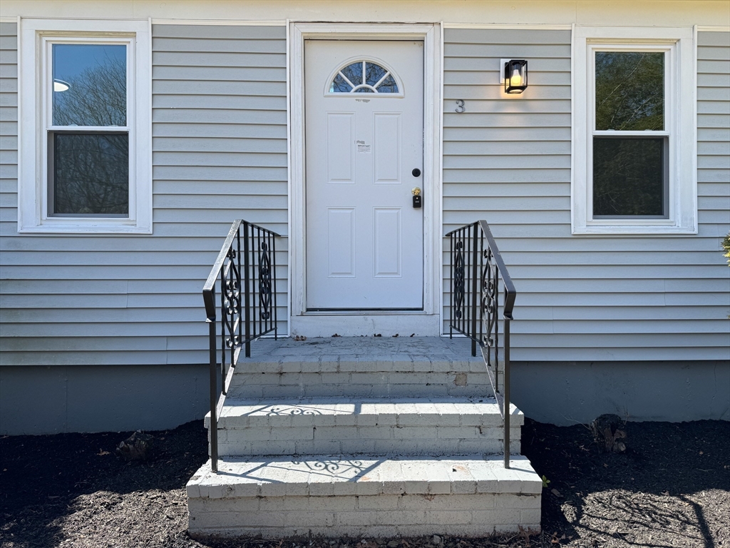 3 Spinnaker Ln