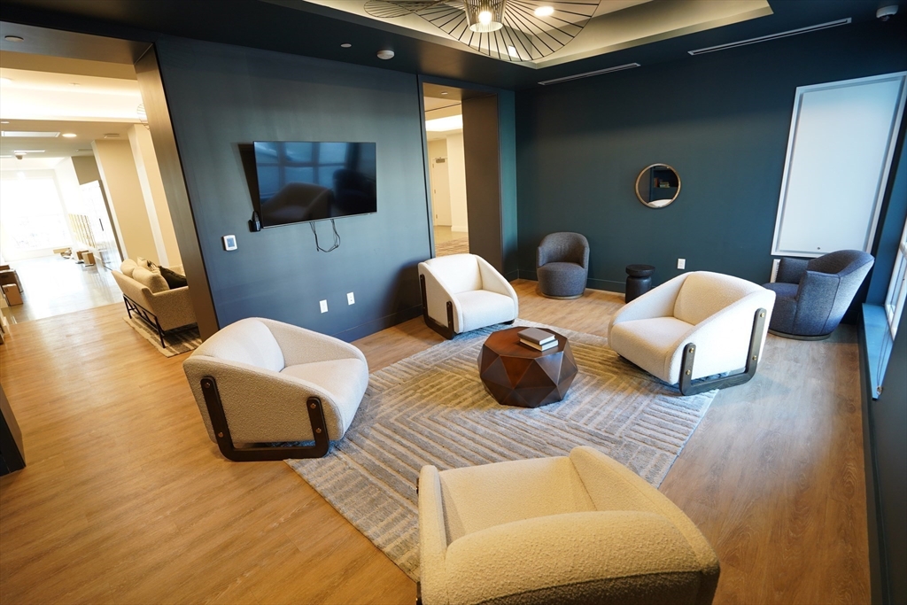 289 Walk Hill Rd 410