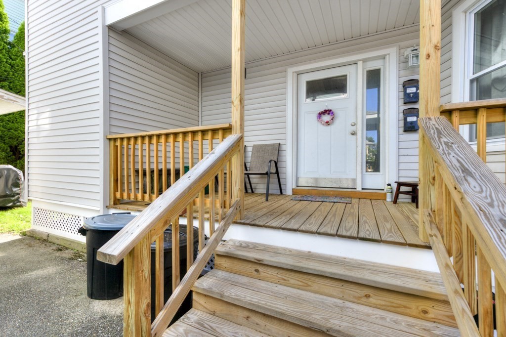 71 Esther St