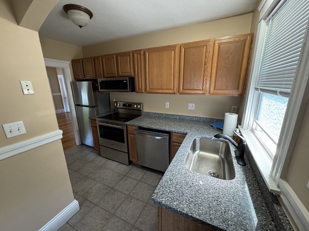 Attleboro, Massachusetts 02703, United States, 3 Bedrooms Bedrooms, ,1 BathroomBathrooms,Residential,Active,151086