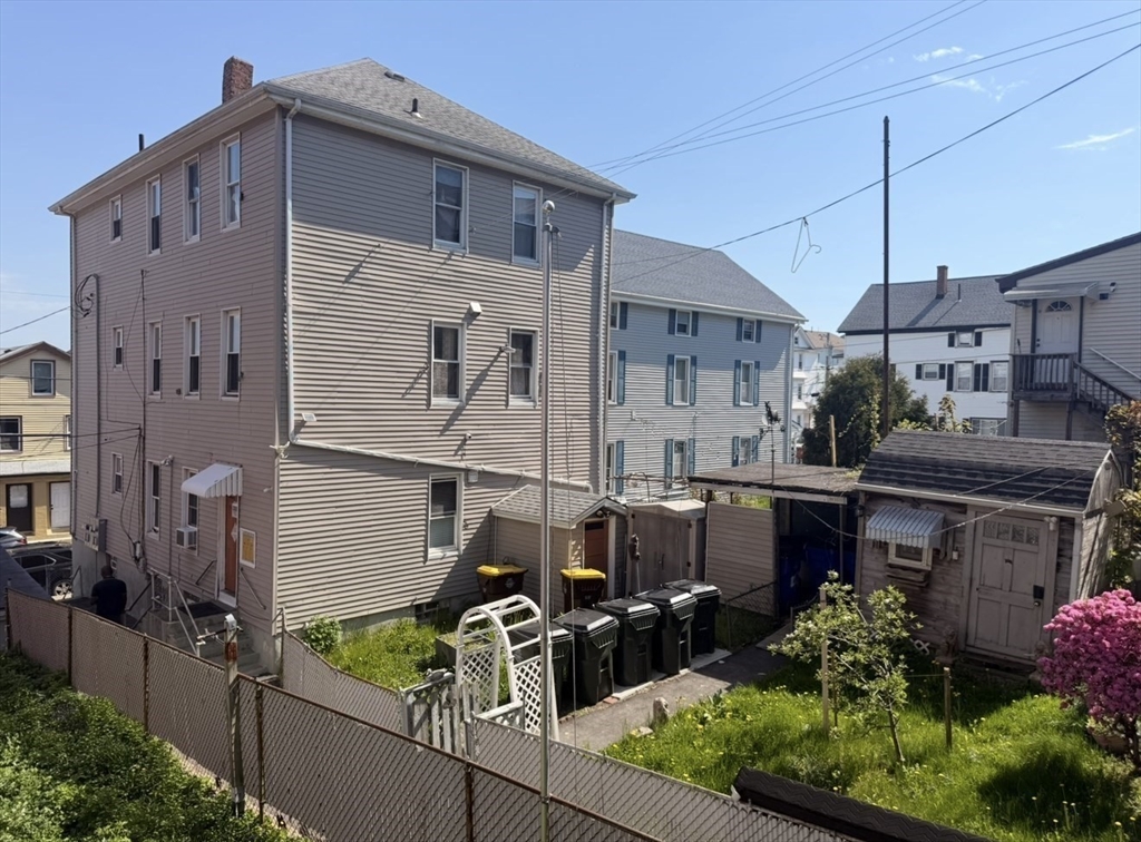 425 Division St