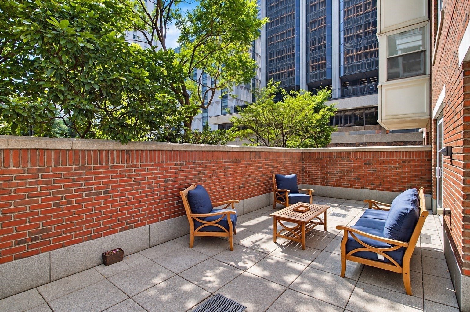 10 Bowdoin St. 202