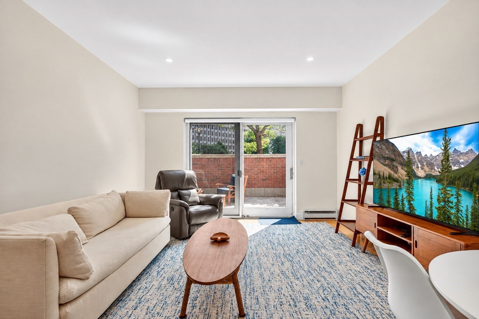 10 Bowdoin St. 202
