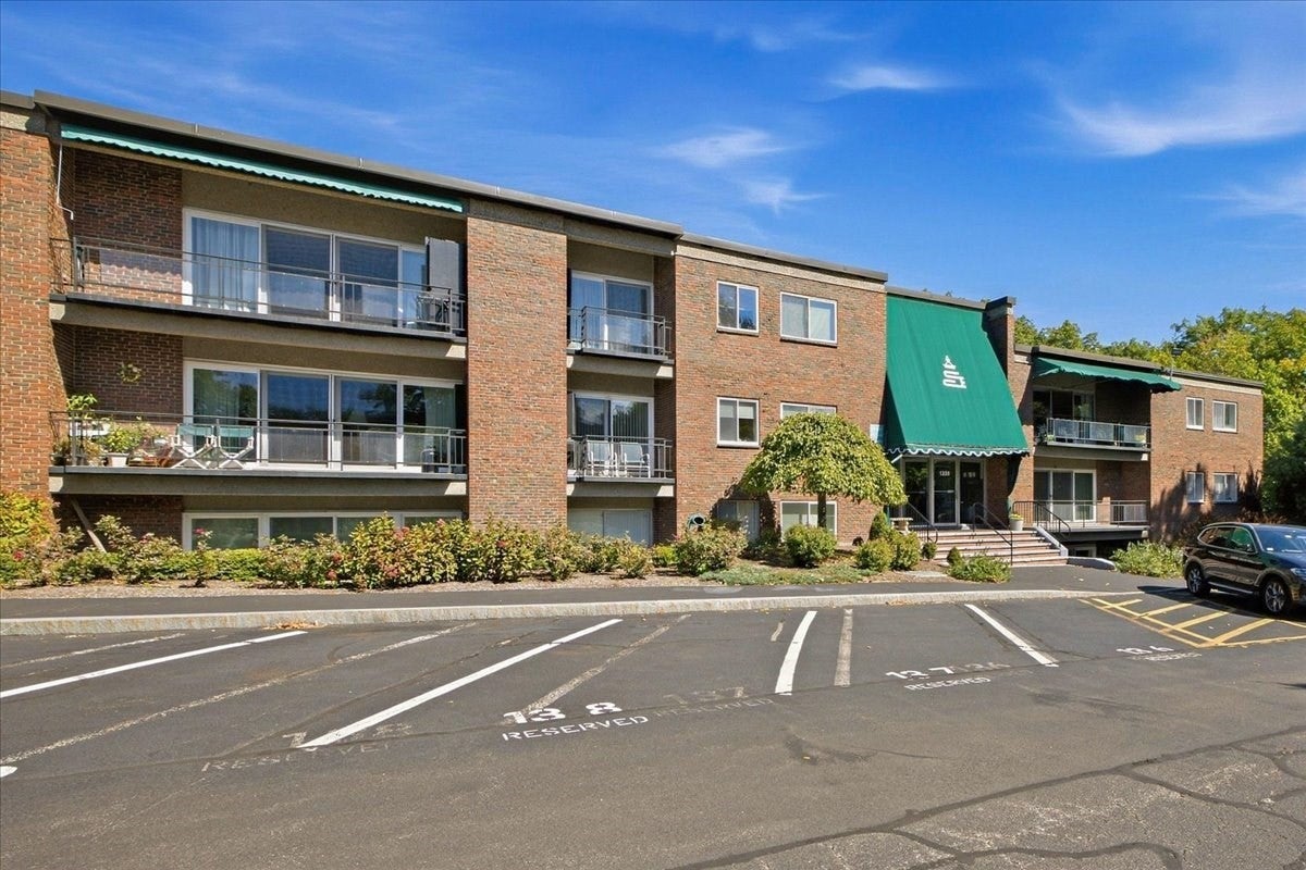 1208 Greendale Ave 211