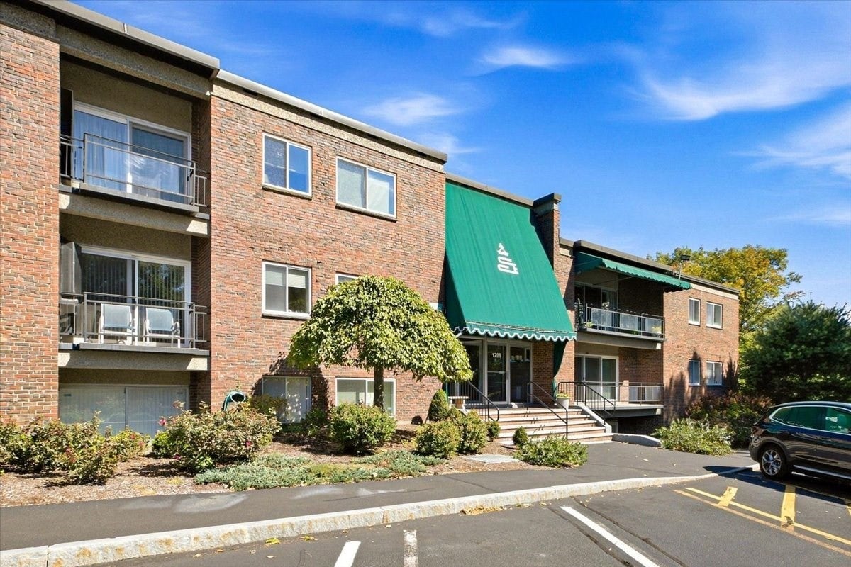 1208 Greendale Ave 211