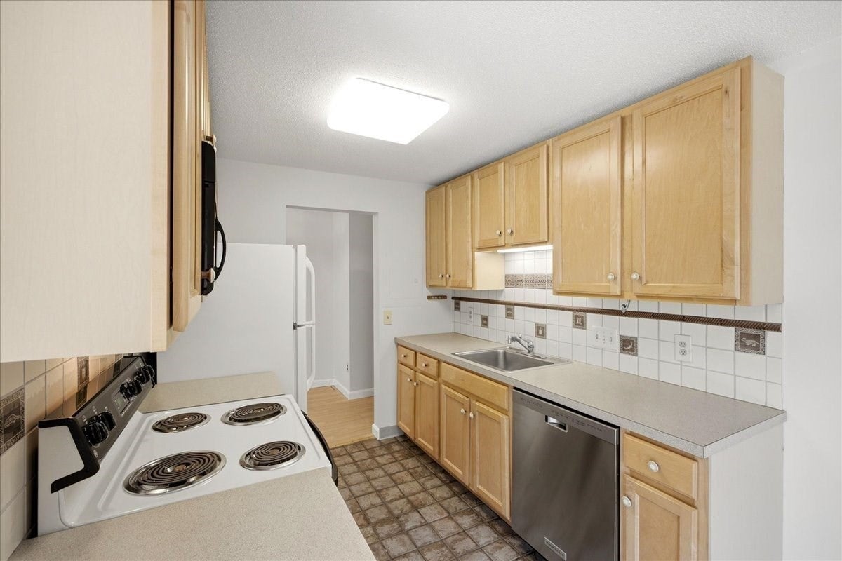 1208 Greendale Ave #211, Needham, MA Photo #15