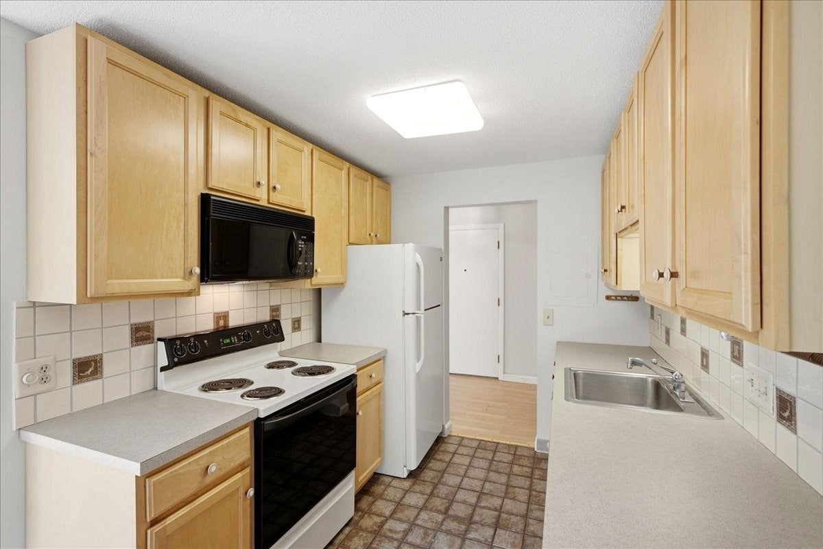 1208 Greendale Ave #211, Needham, MA Photo #17