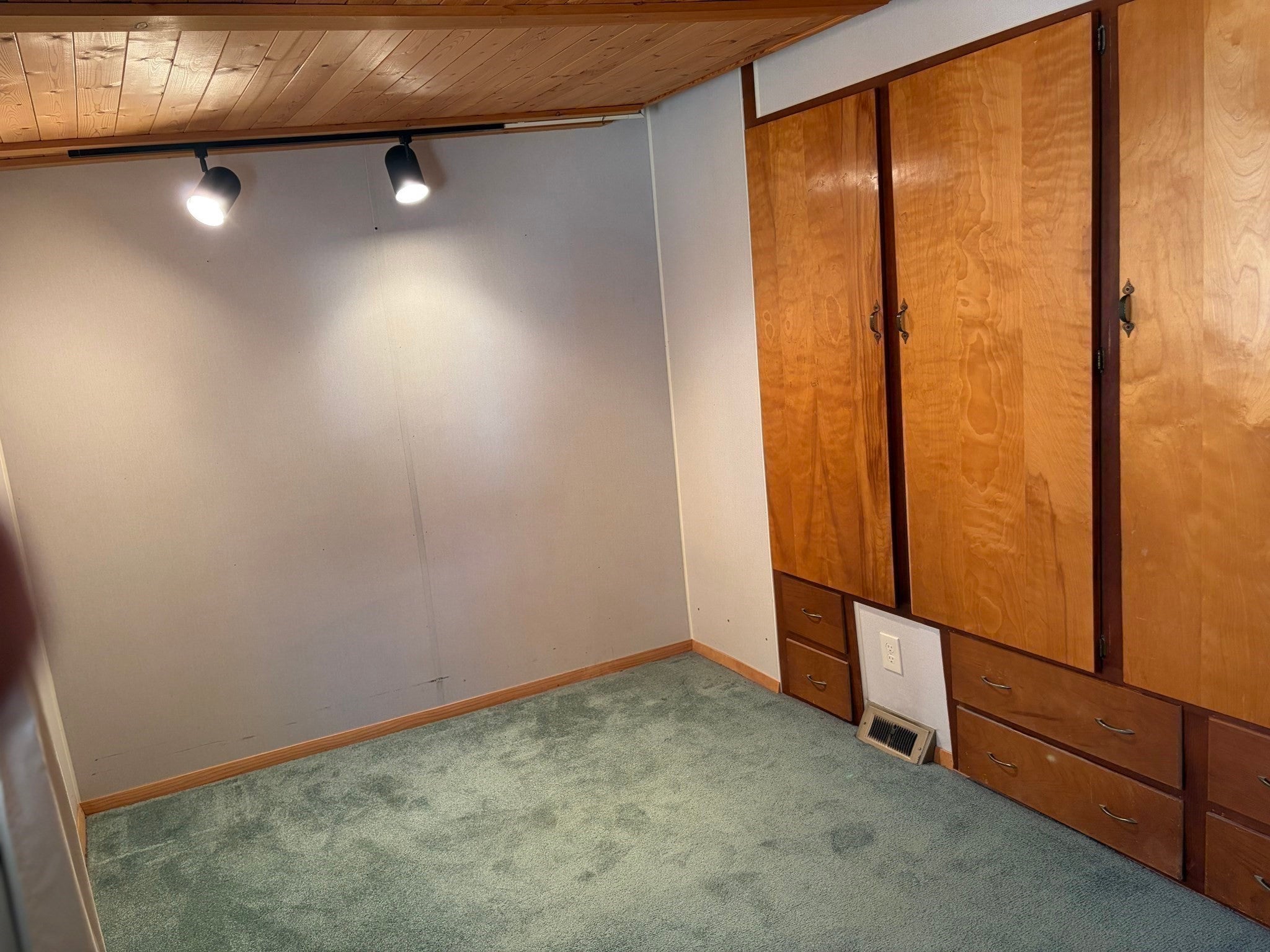 48 Phelps St, Fitchburg, MA, 48 Phelps St, Fitchburg, MA Photo #12