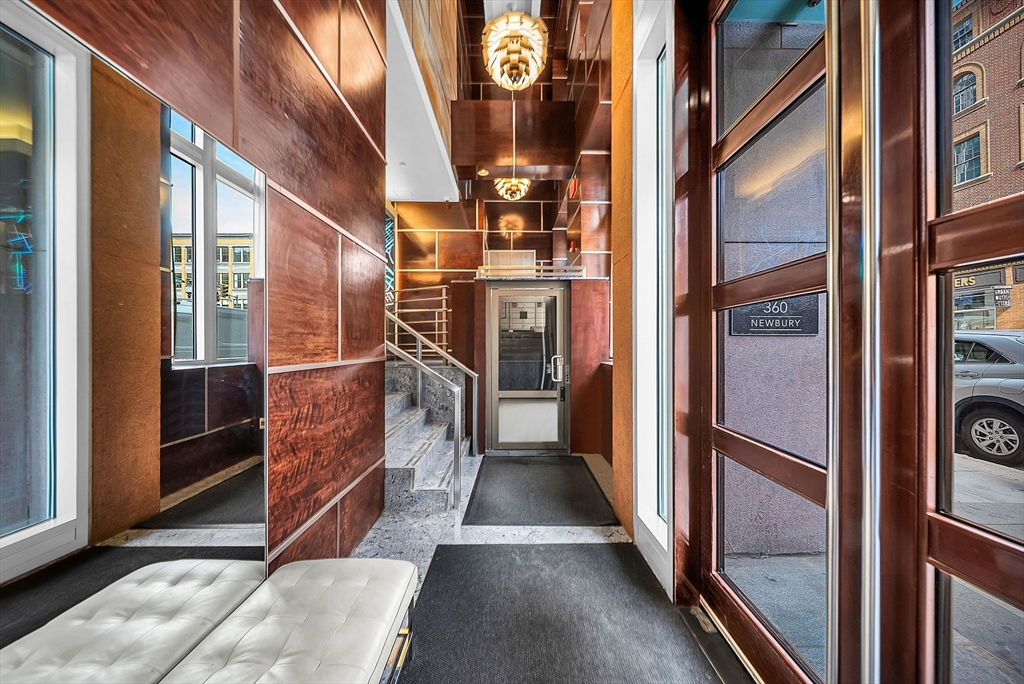 360 Newbury Street PH807