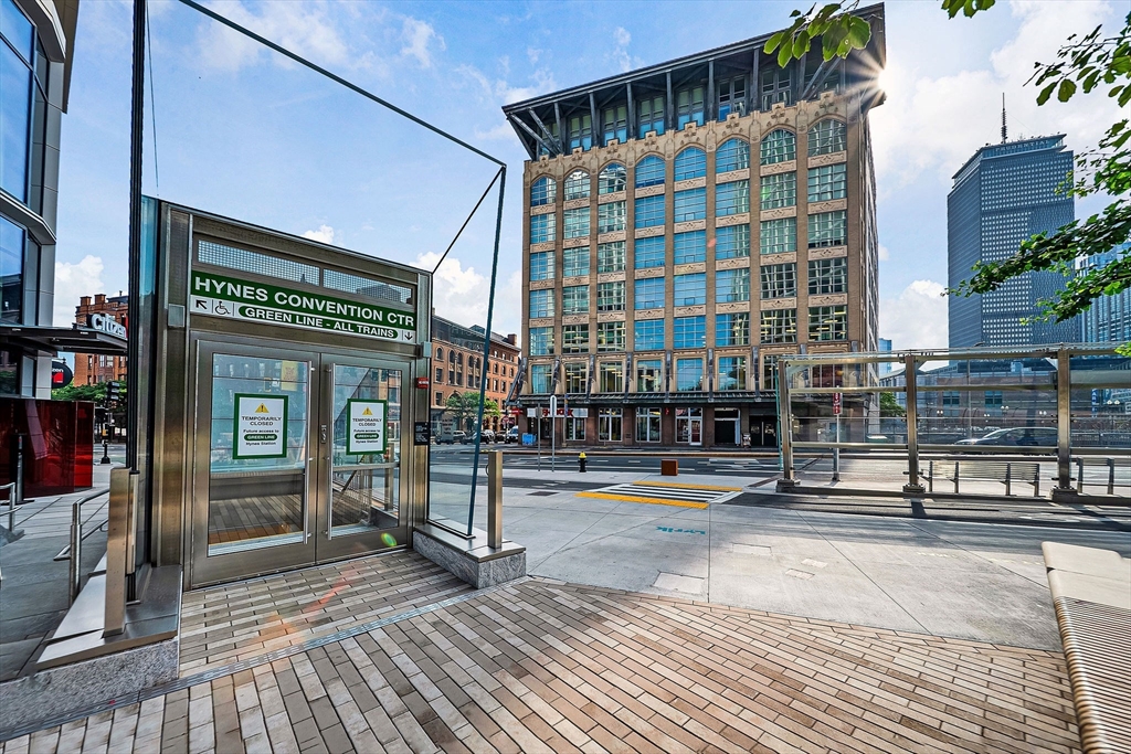 360 Newbury Street PH807