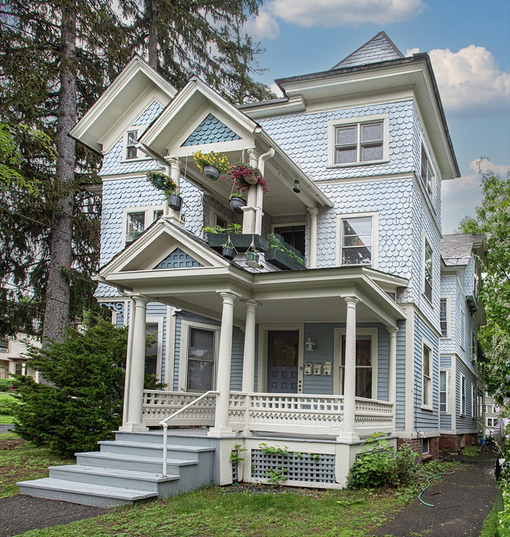 19 Trumbull Rd